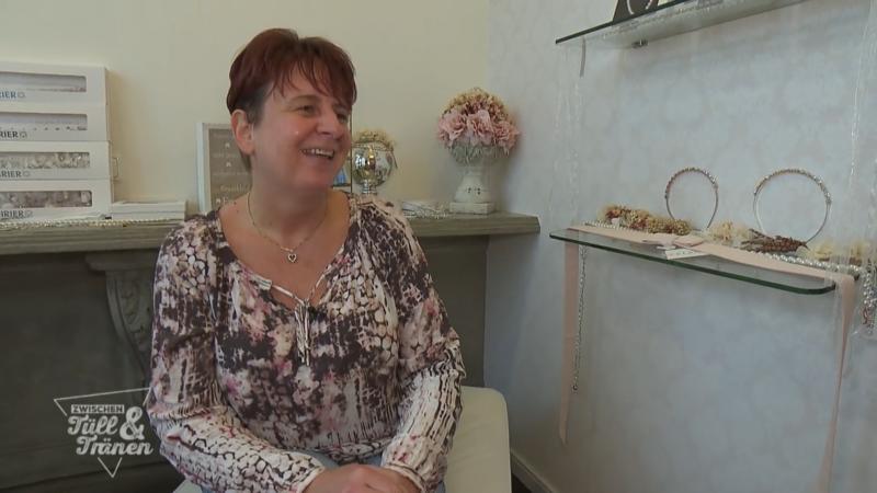 Braut Monique will in Signalfarbe heiraten