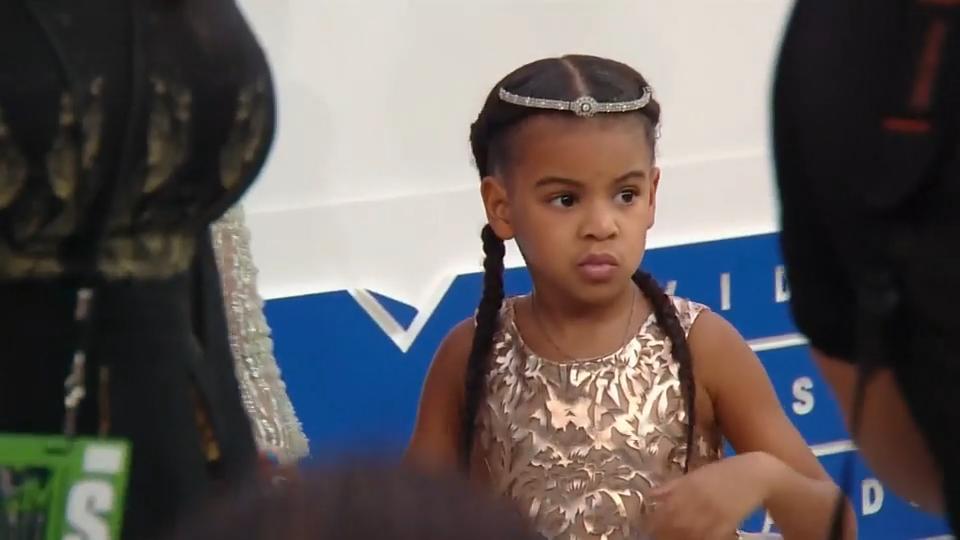 Blue Ivy ganz erwachsen