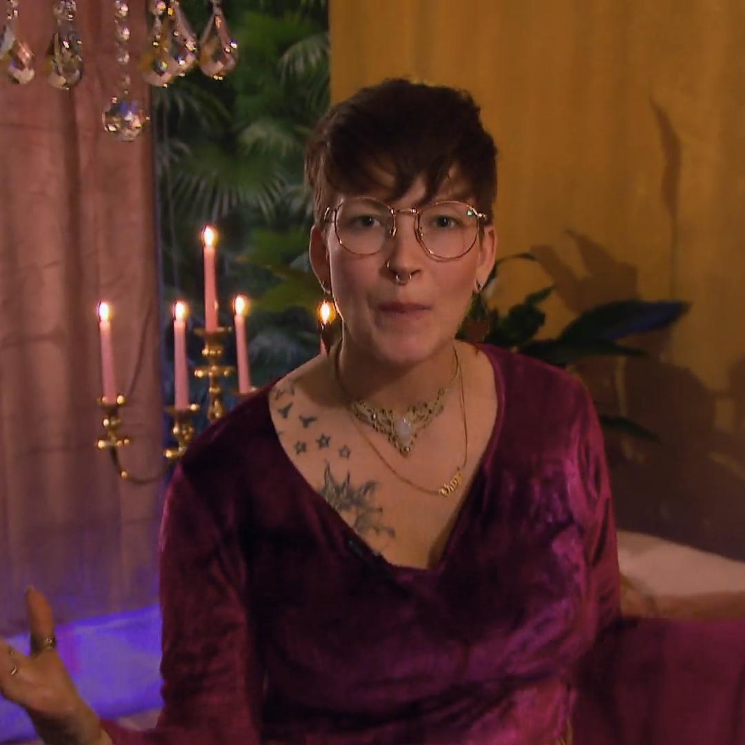 Katharina präsentiert ihr neues Wohnzimmer