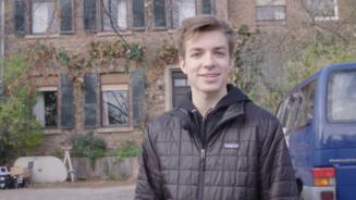 Nick J. Schuck am Set von "Tonis Welt"