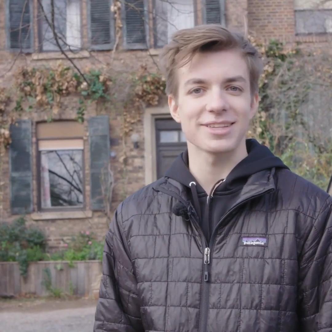 Nick Julius Schuck am Set von "Tonis Welt"
