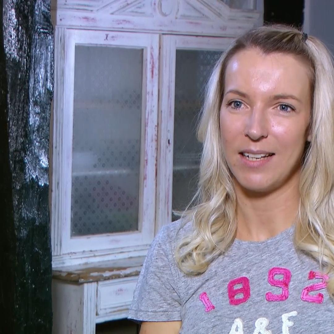 Laura stillt ihre Tochter immer noch jeden Abend