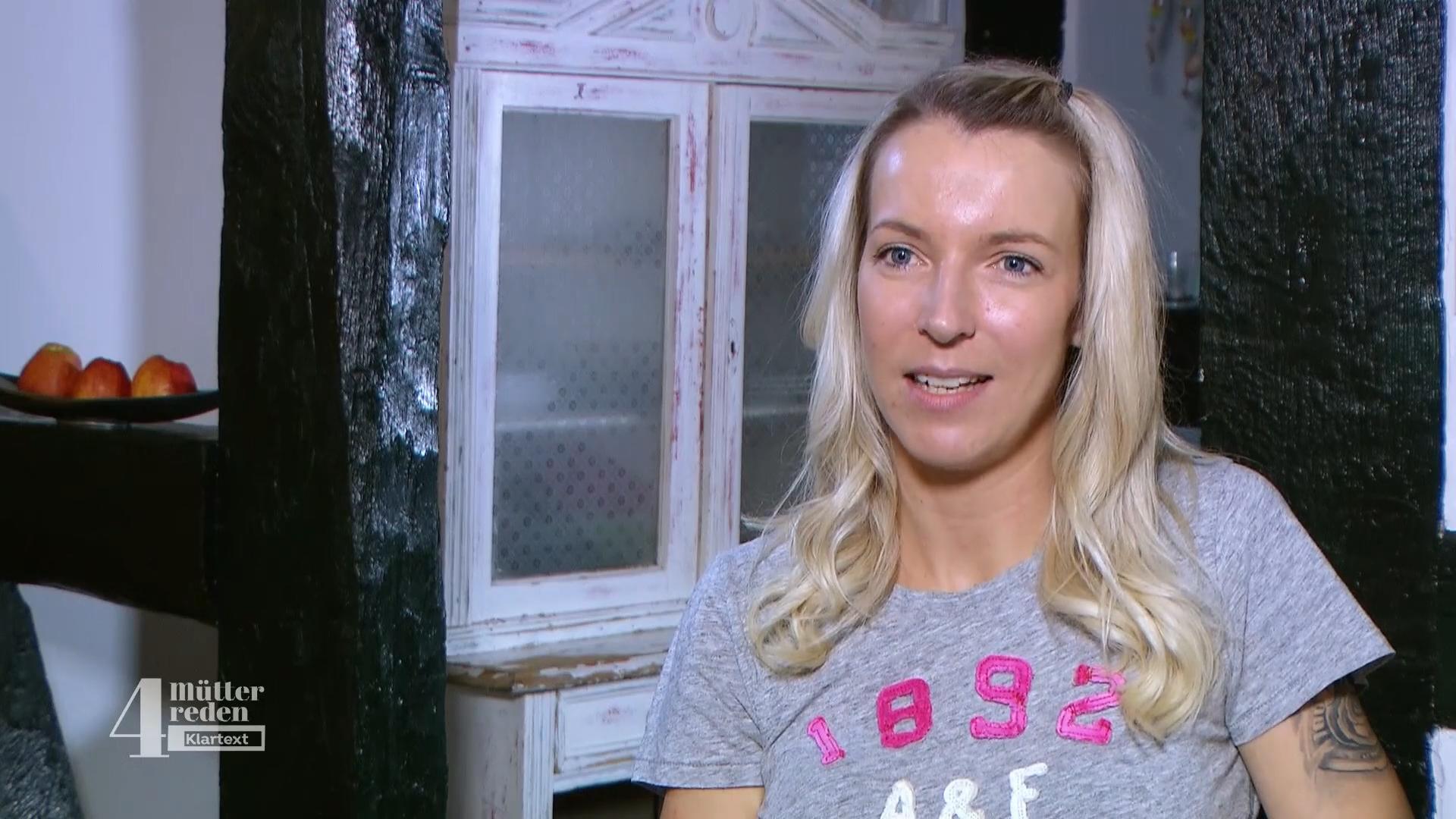Laura stillt ihre Tochter immer noch jeden Abend