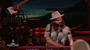 Ian Hooper macht "Life Goes On" zu fetten Rockhymne