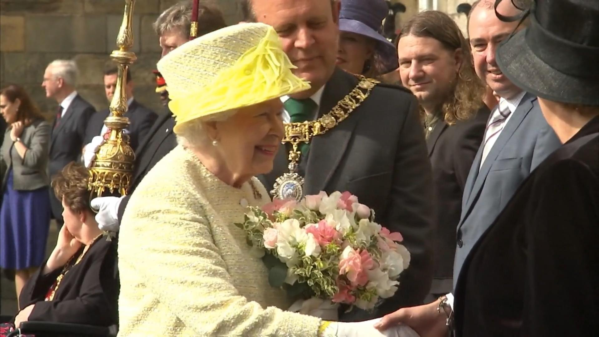 Kennen sie diese Zahlen & Fakten über Queen Elizabeth II.?