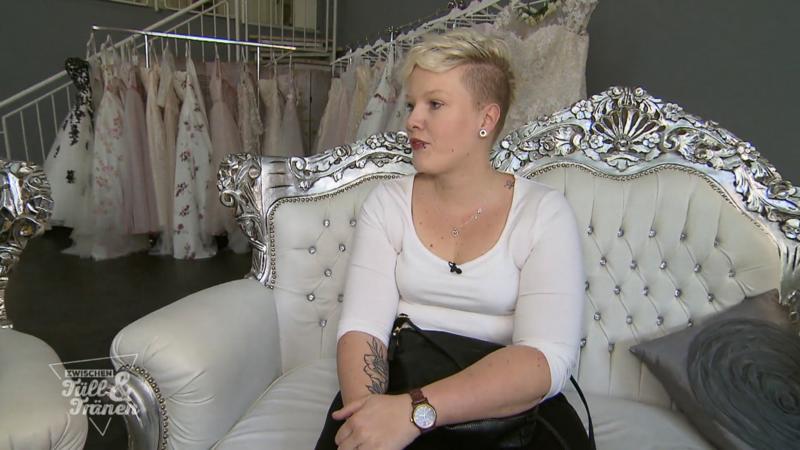 Michelle möchte ihre Beine verstecken