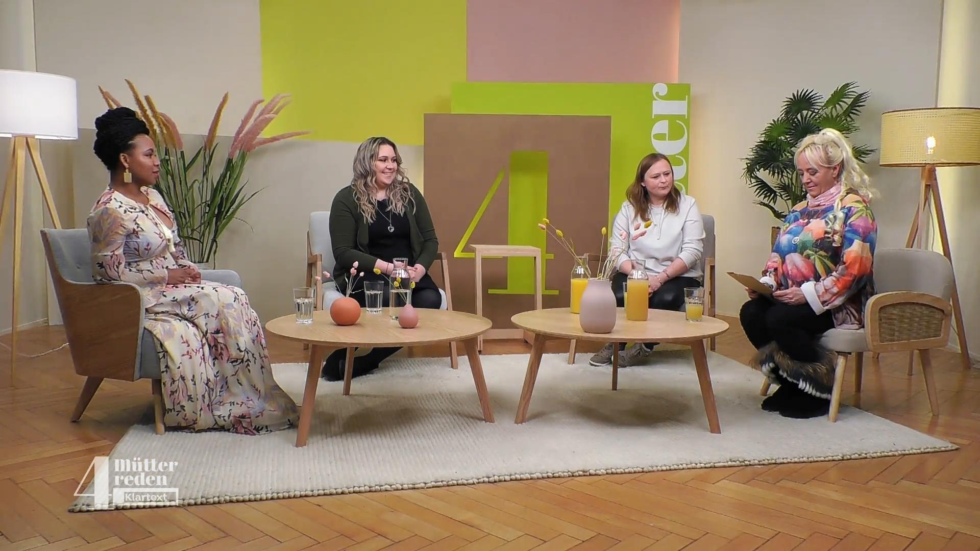 Nicole öffnet ihren Brief als nächstes!