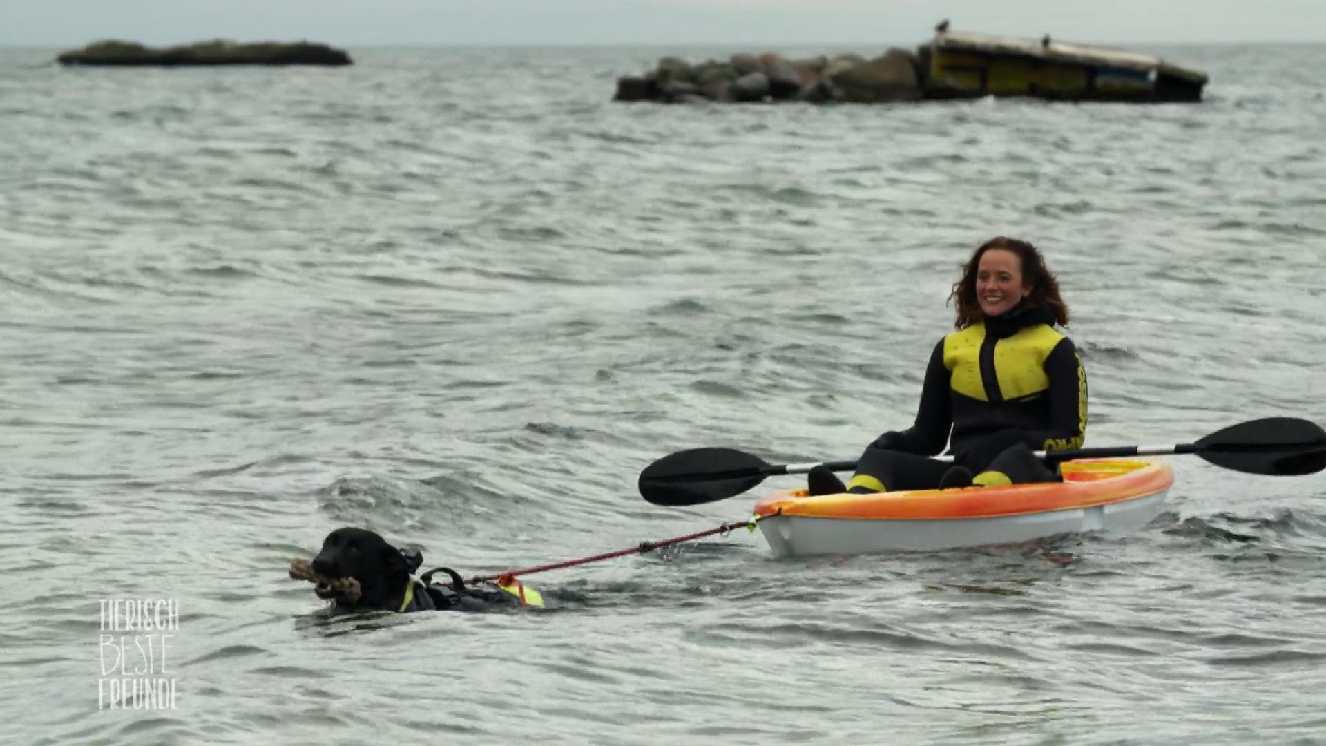 Emma rettet Kate beim Wassertraining