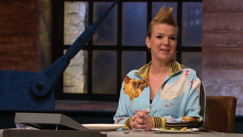 Mirja Boes tritt als "Irokesen-Hähnchen auf"!
