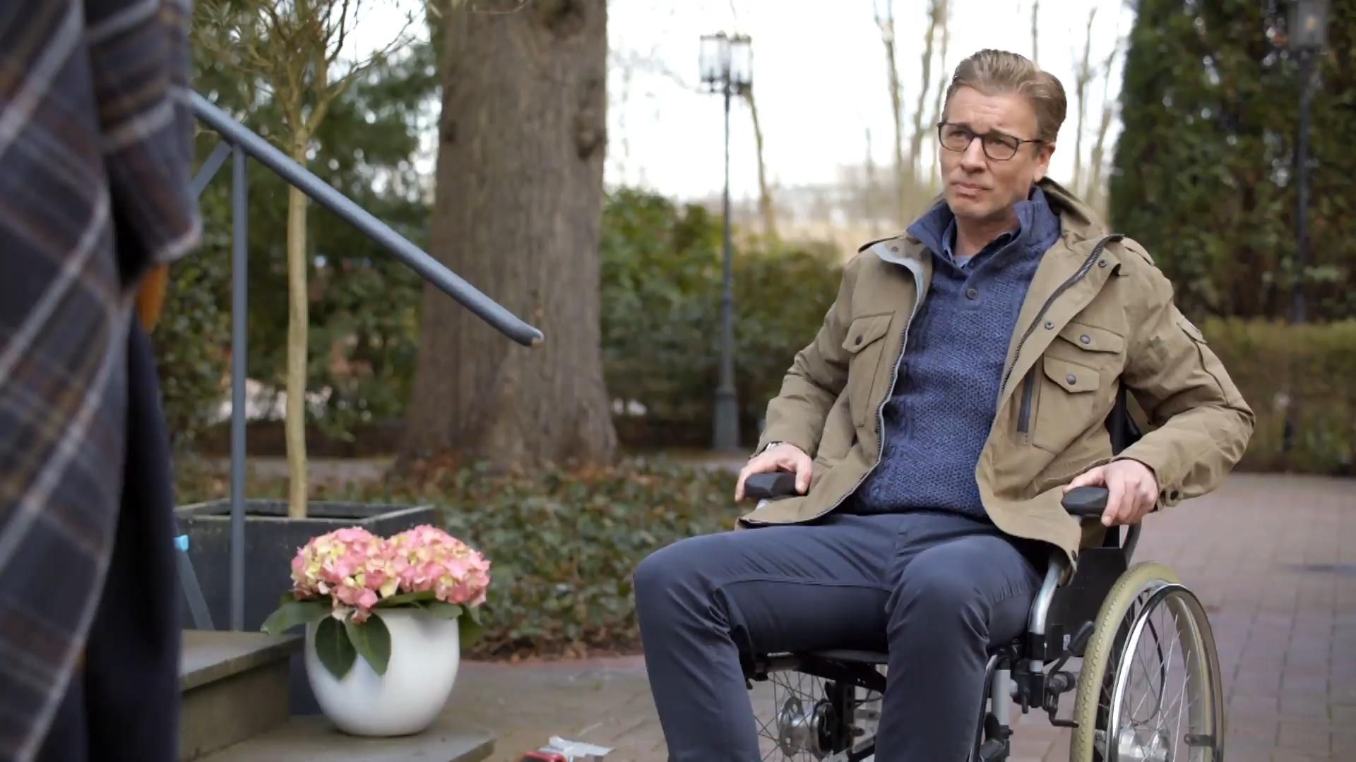 Landet Christoph im Rollstuhl?