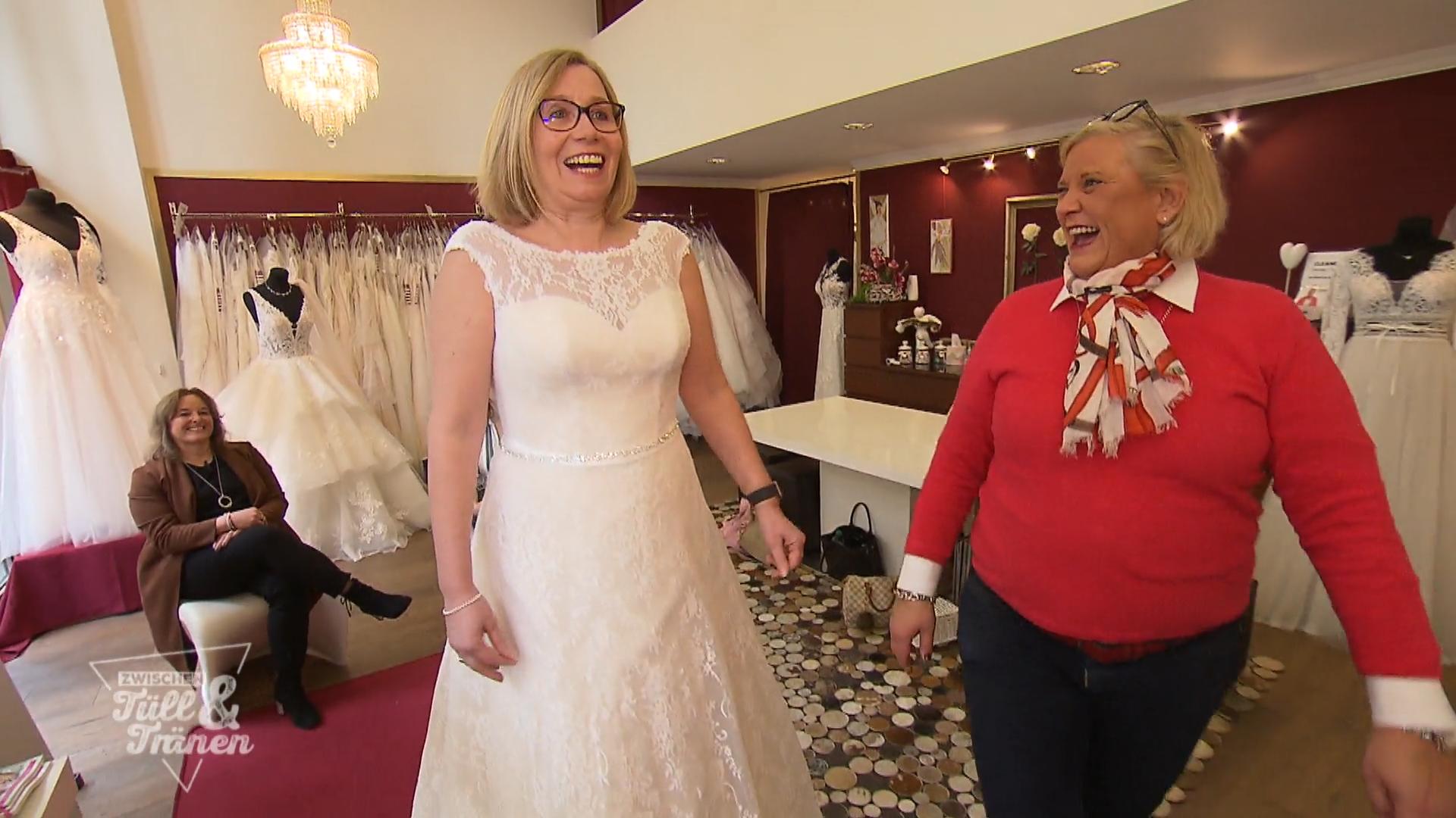 Anke muss ihr Kleid auf Anhieb finden