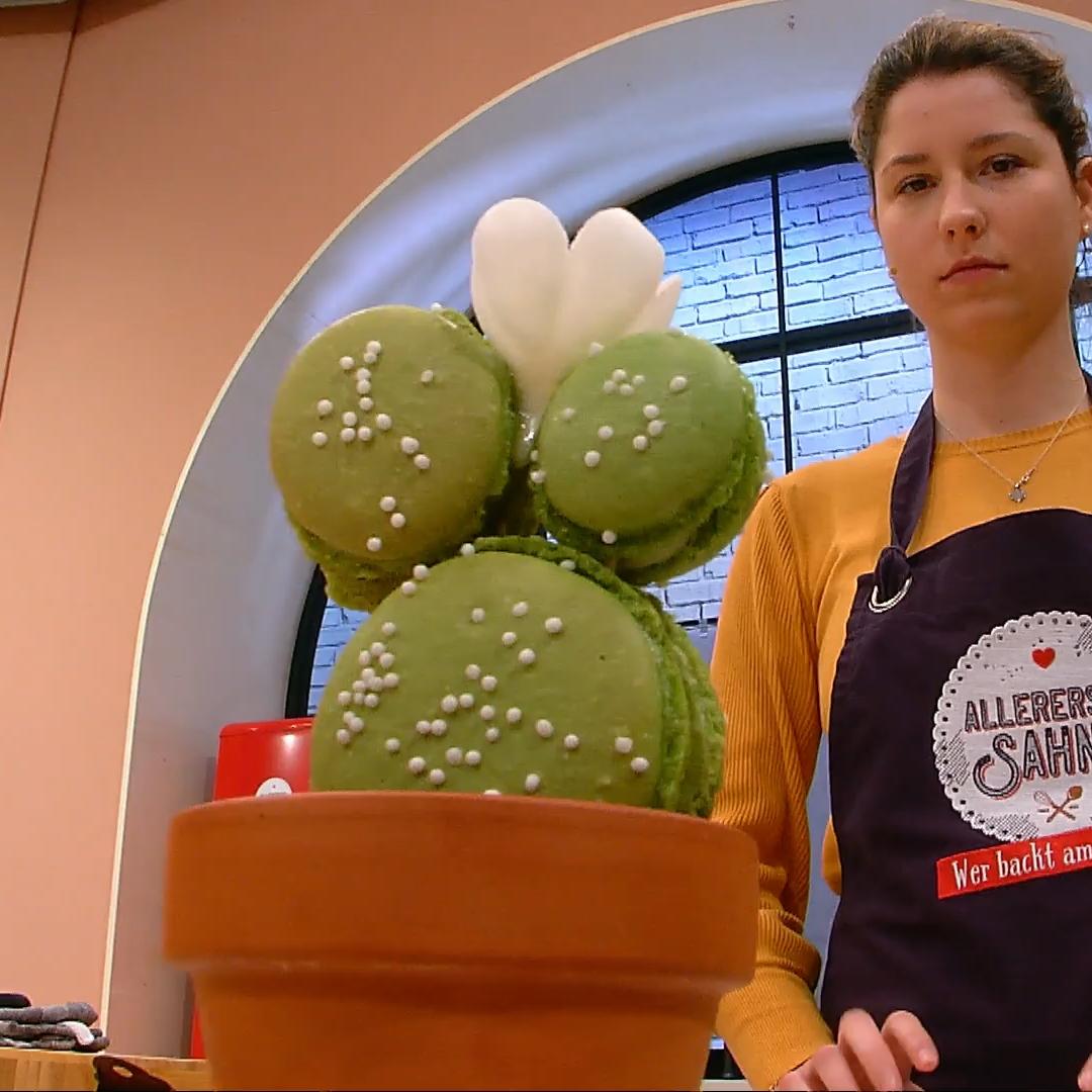 Anna staunt über Jessicas Kaktus-Macarons