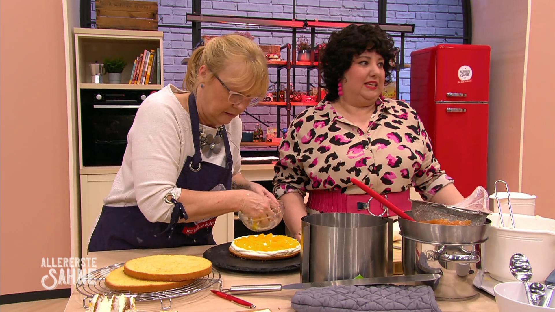 Andrea schmeißt die Torte mit links