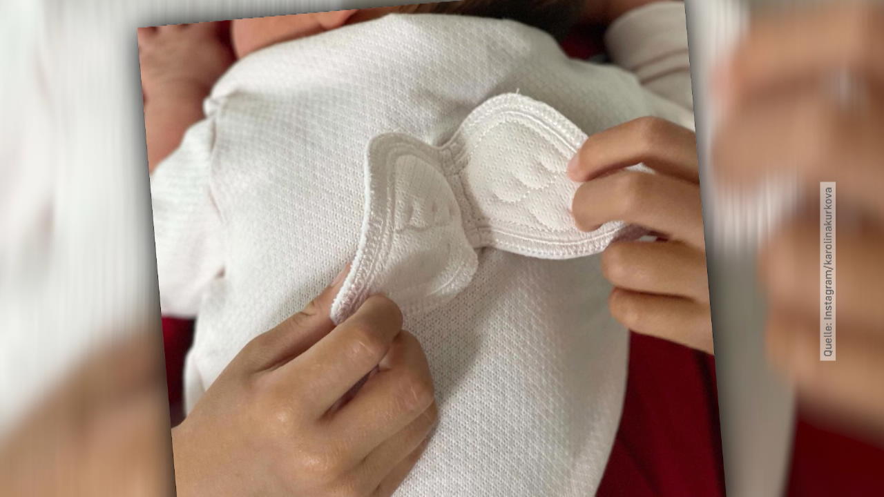 Karolina Kurkova postet Foto von neugeborener Tochter
