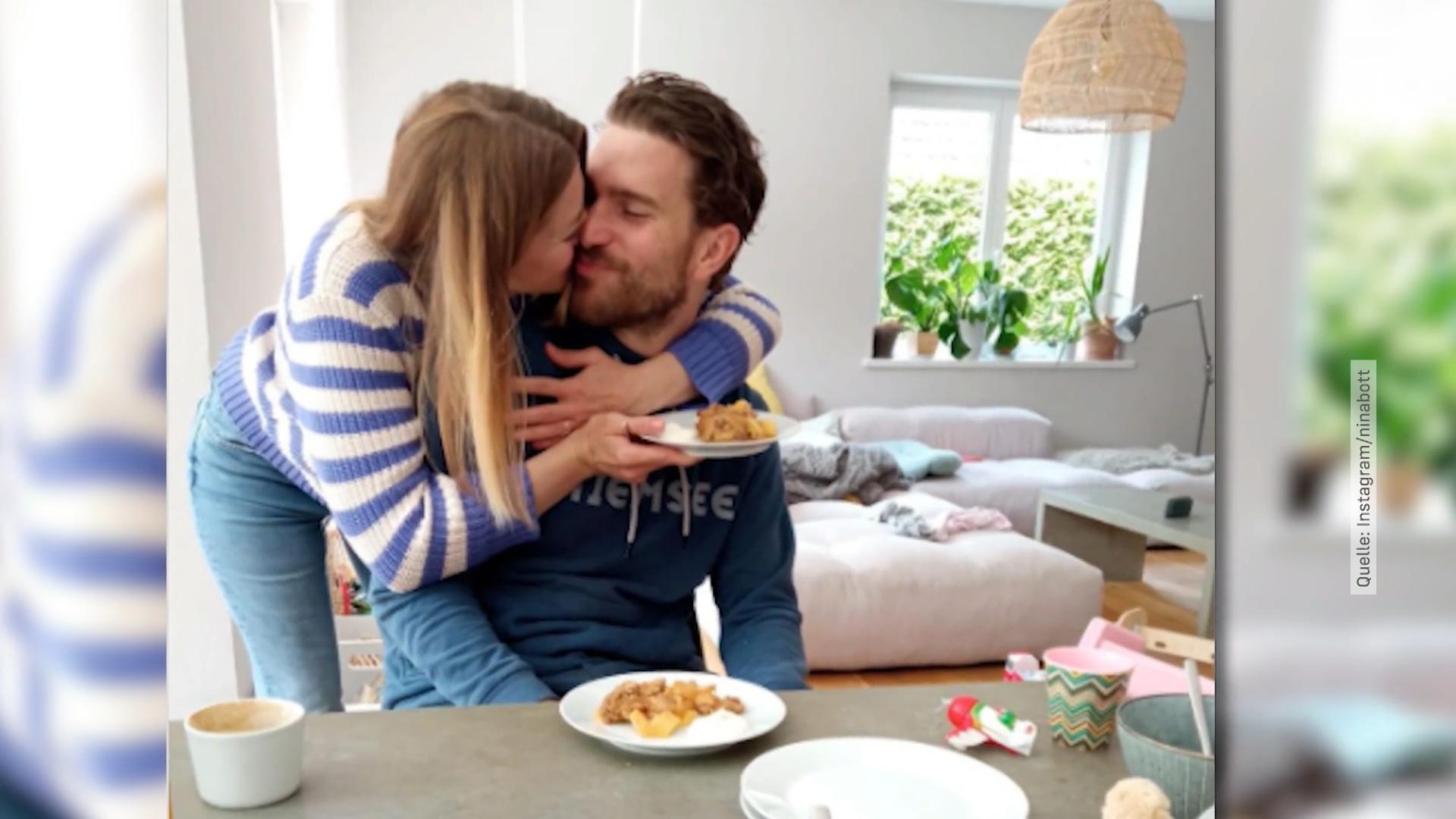 Nina Bott darf endlich wieder ihren Benni küssen