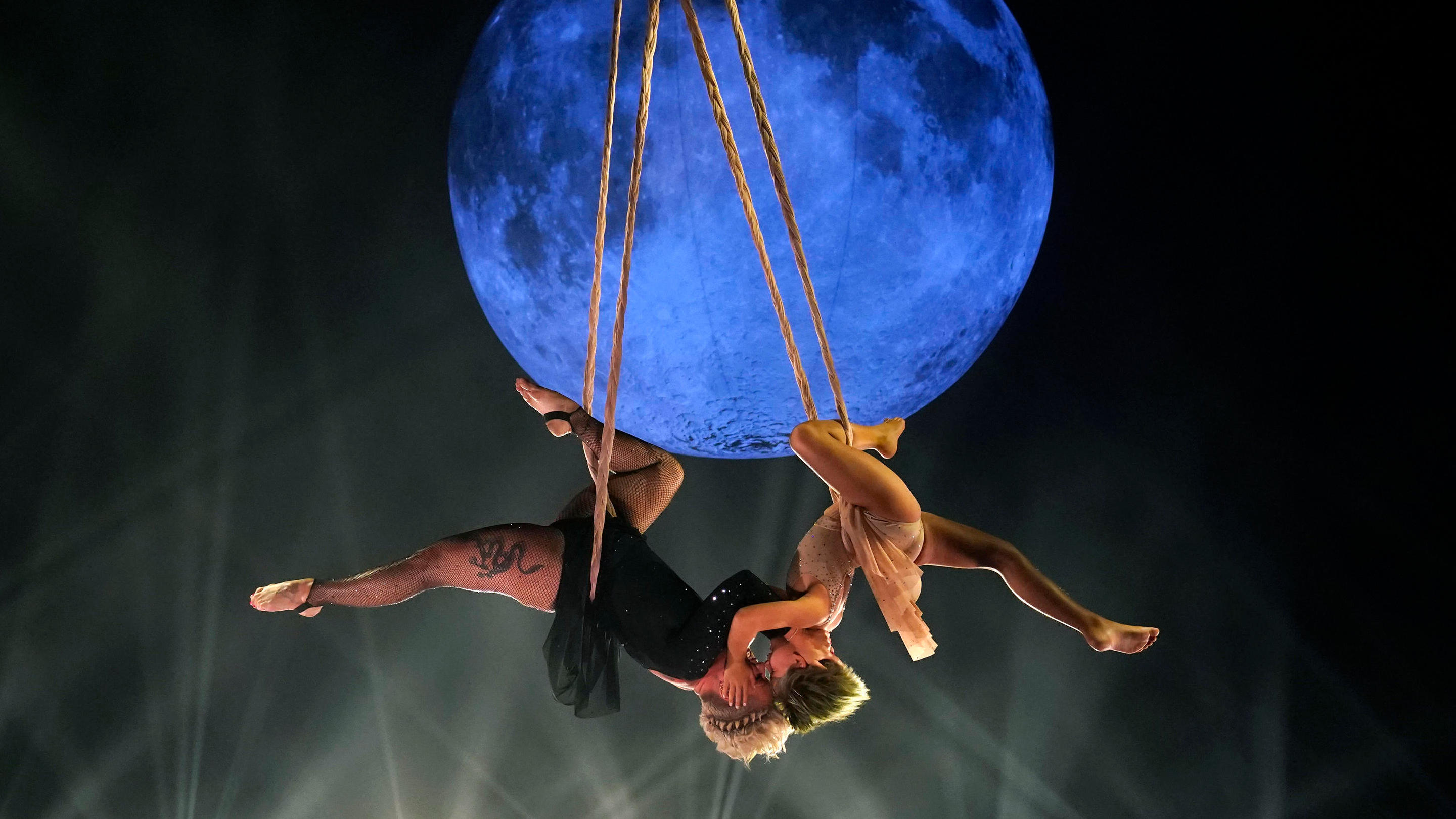 Spektakulärer Auftritt von Pink & Tochter Willow