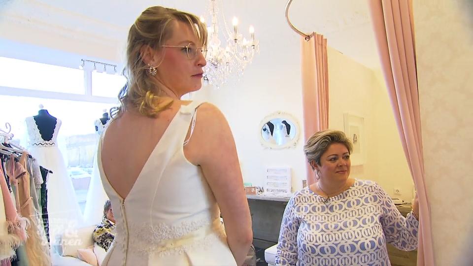 Braut Regina hat ihr Hochzeitskleid gewonnen