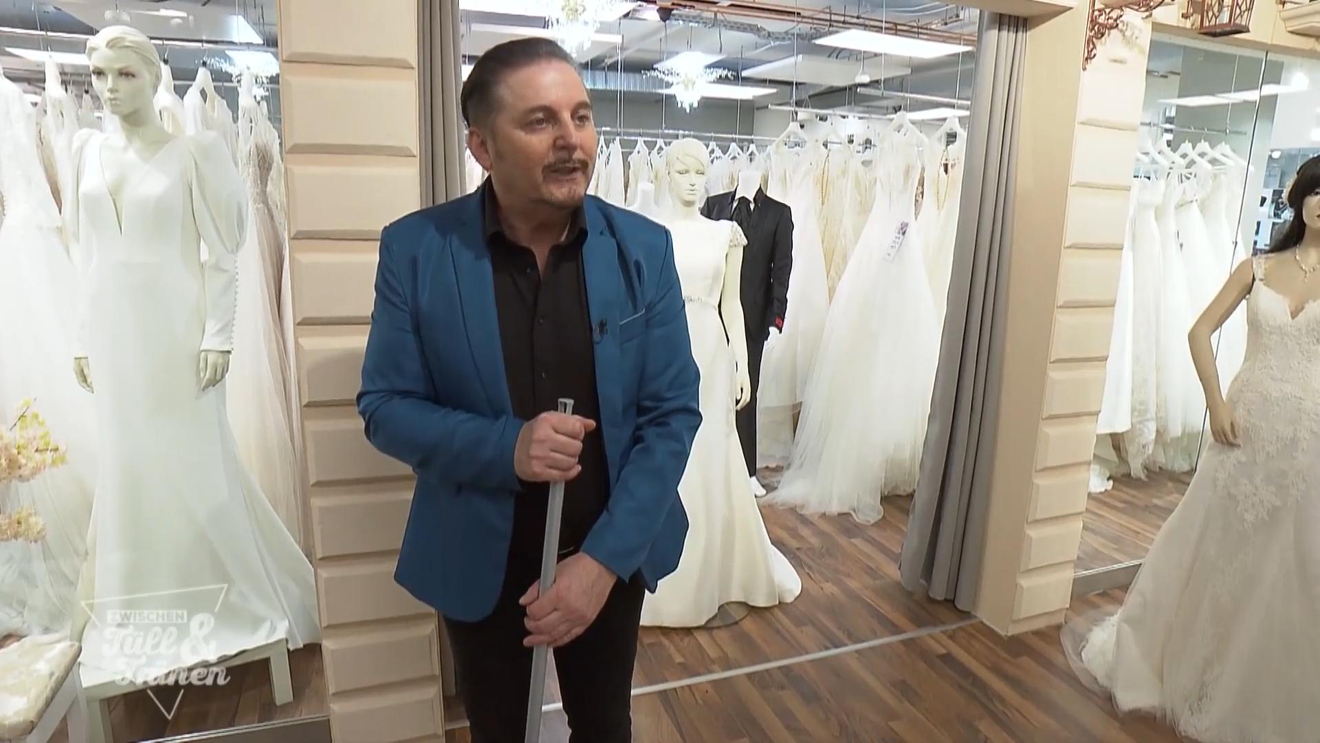 Uwe greift auch mal beherzt zum Besen