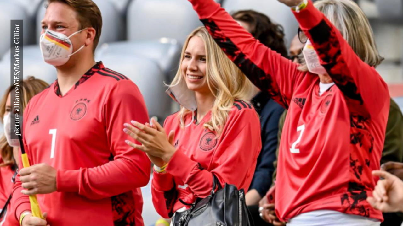 Diese Fotos bestätigen endlich Neuers neue Freundin