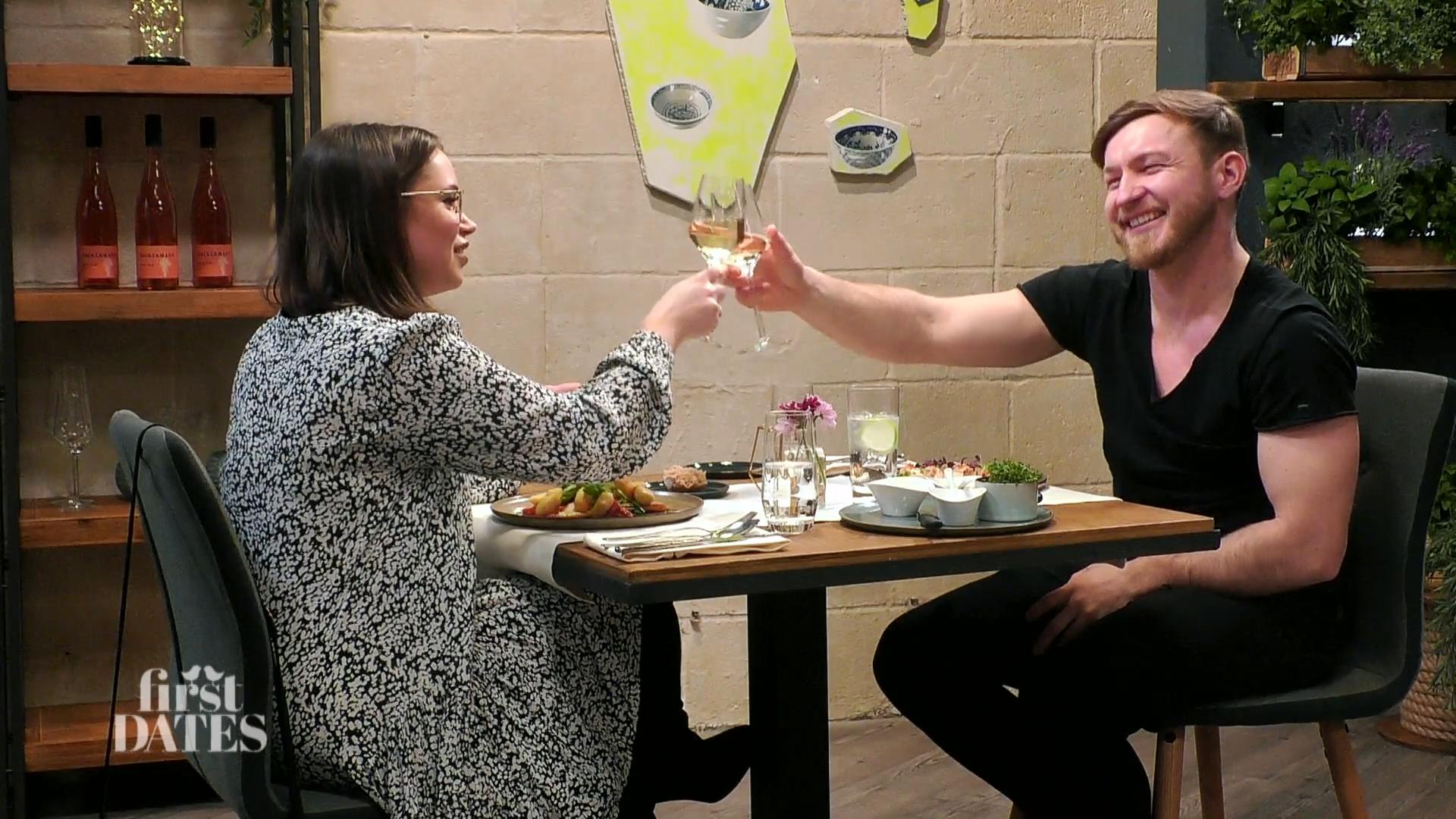Vitali lässt im Gespräch mit Leonie kein Fettnäpfchen aus!