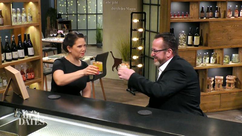 Beim zuprosten nicht in die Augen geguckt!