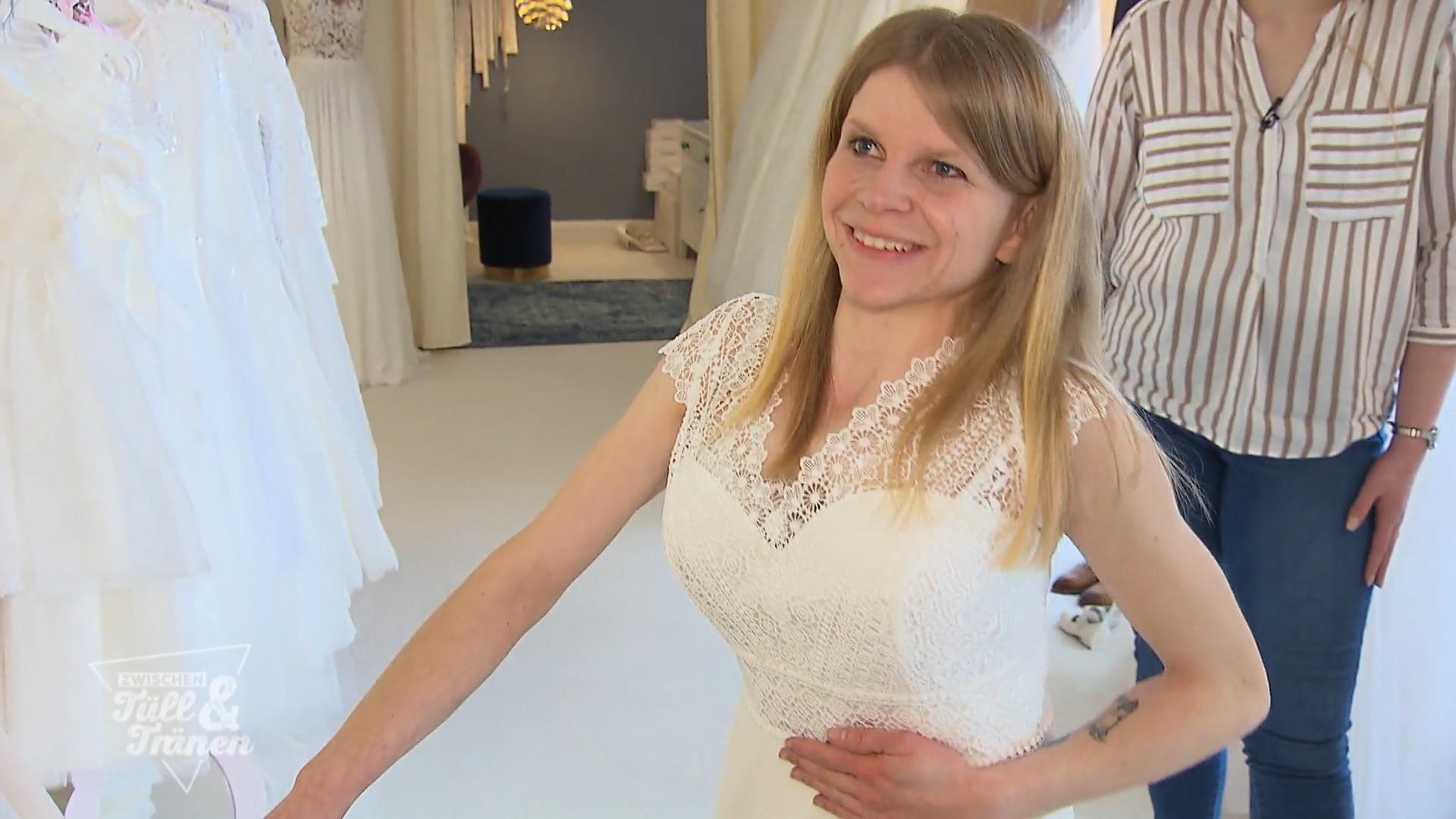Sina braucht ein besonderes Kleid