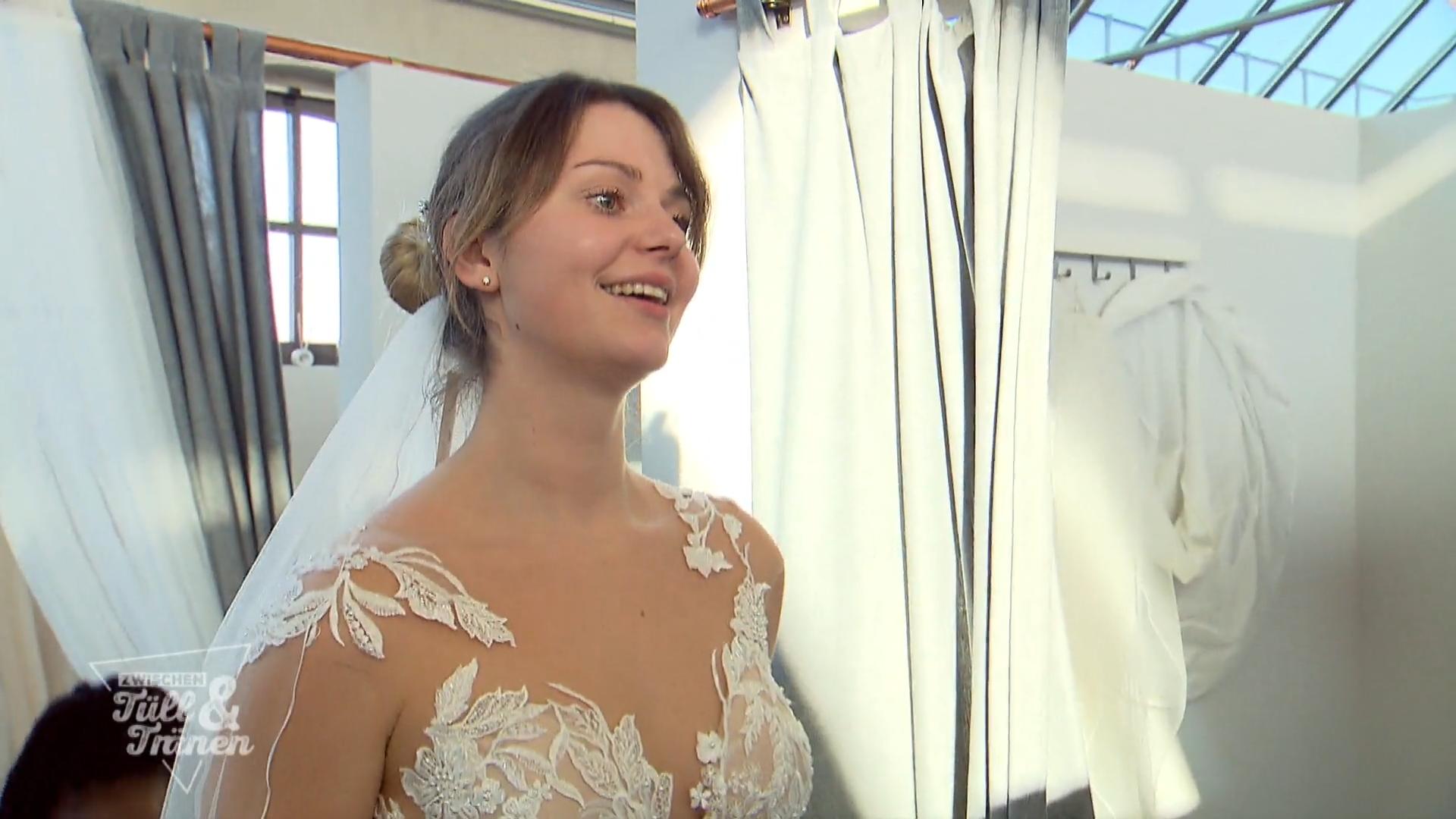 Katja besitzt kein einziges Kleid