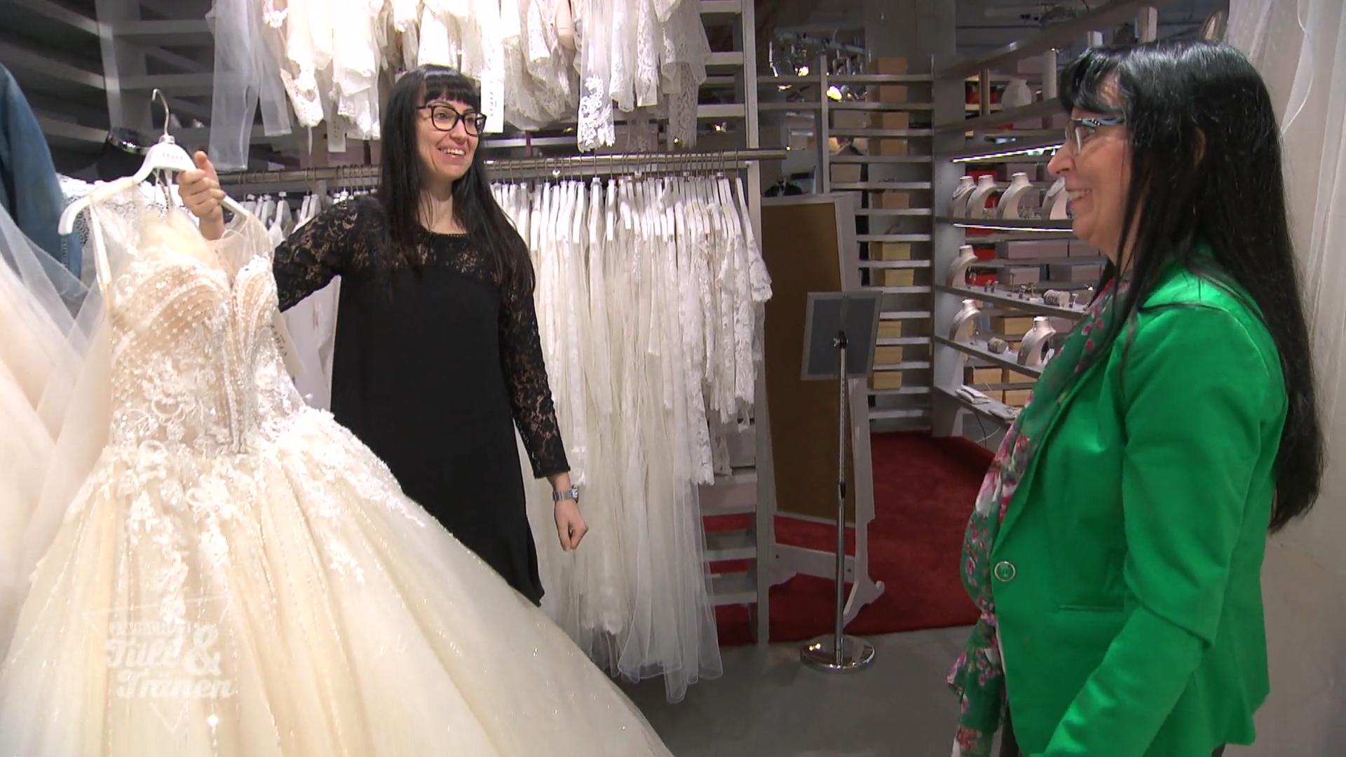 Esther feierte schon sechs Mal Hochzeit