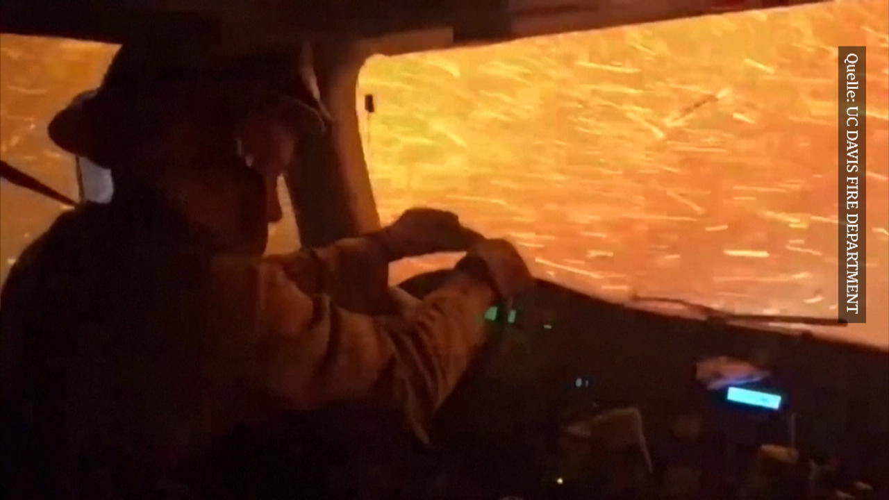 Feuerwehr-Crew fast von Feuer eingeschlossen