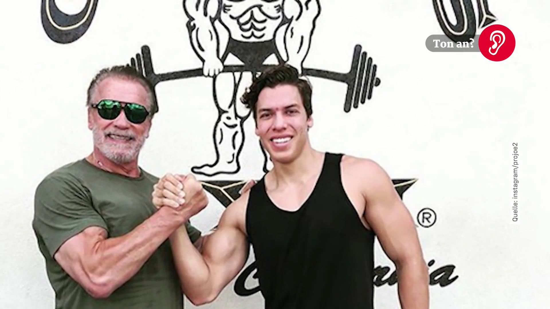 Arnold Schwarzeneggers Sohn Joseph oben ohne beim Reiten