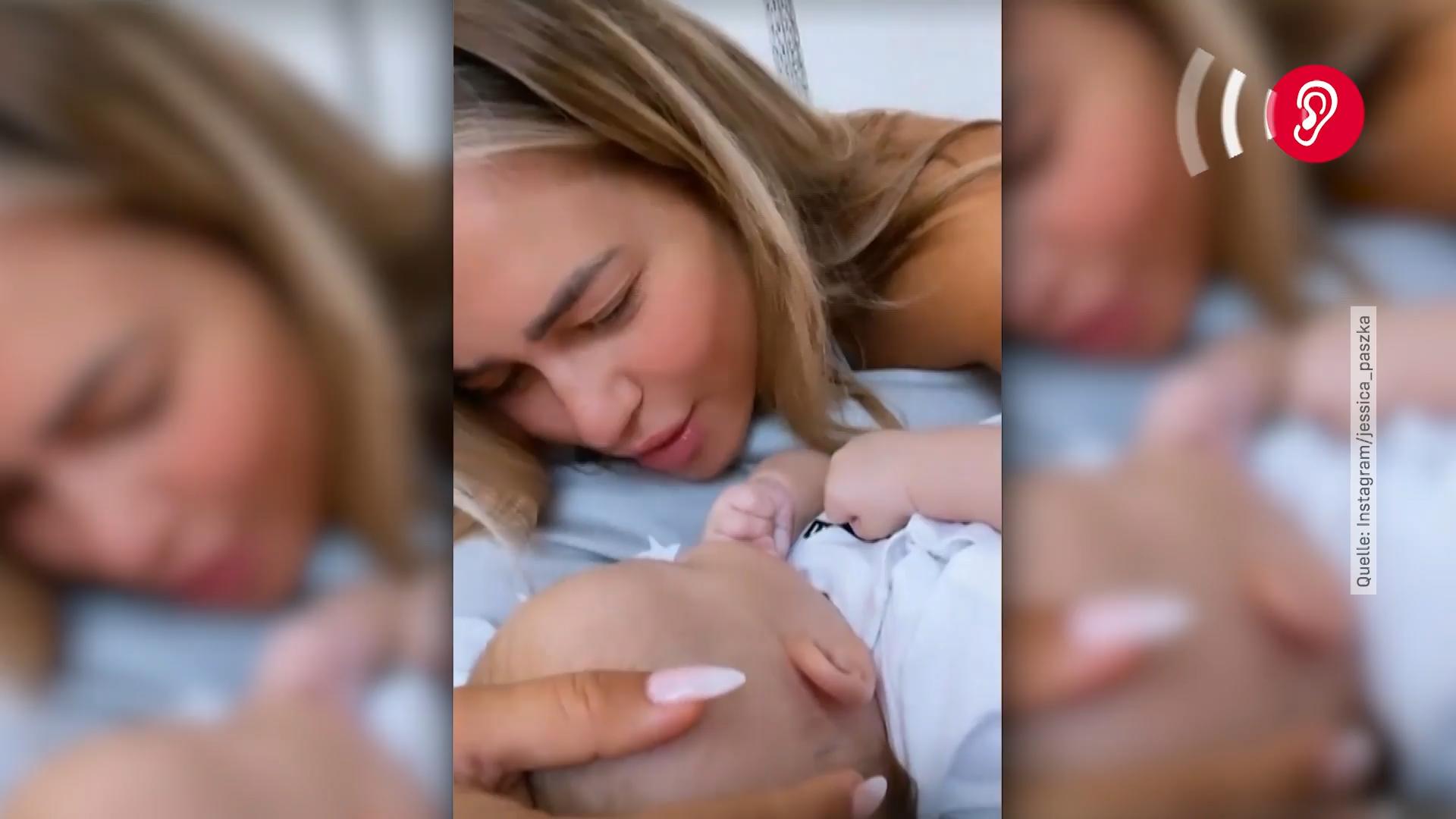Jessica Paszka und Baby Hailey-Su "unterhalten" sich