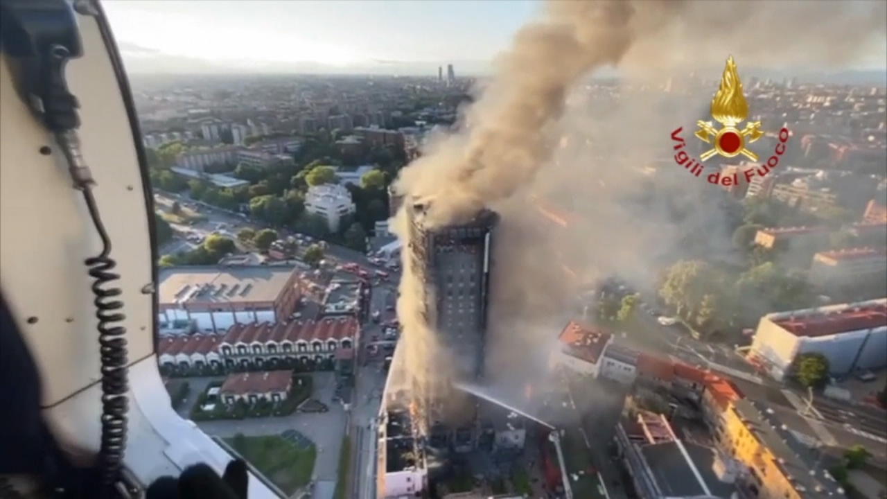 Mailand: Hochhaus völlig zerstört
