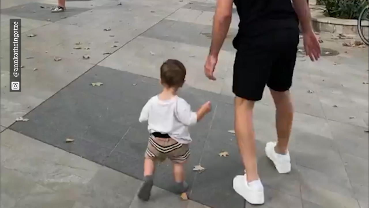 Erste Schritte von Rome Götze