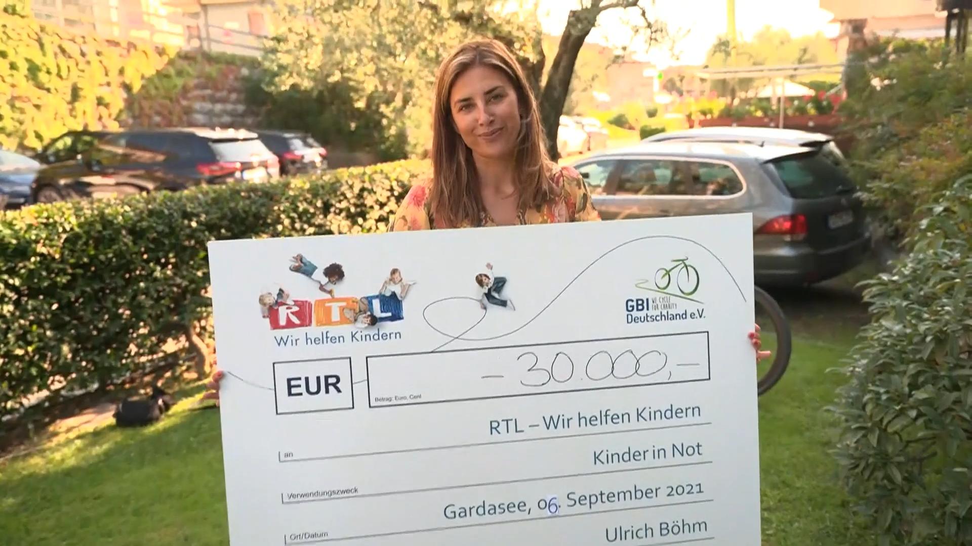 Jana Azizi erradelt 30.000 Euro mit dem GBI Deutschland