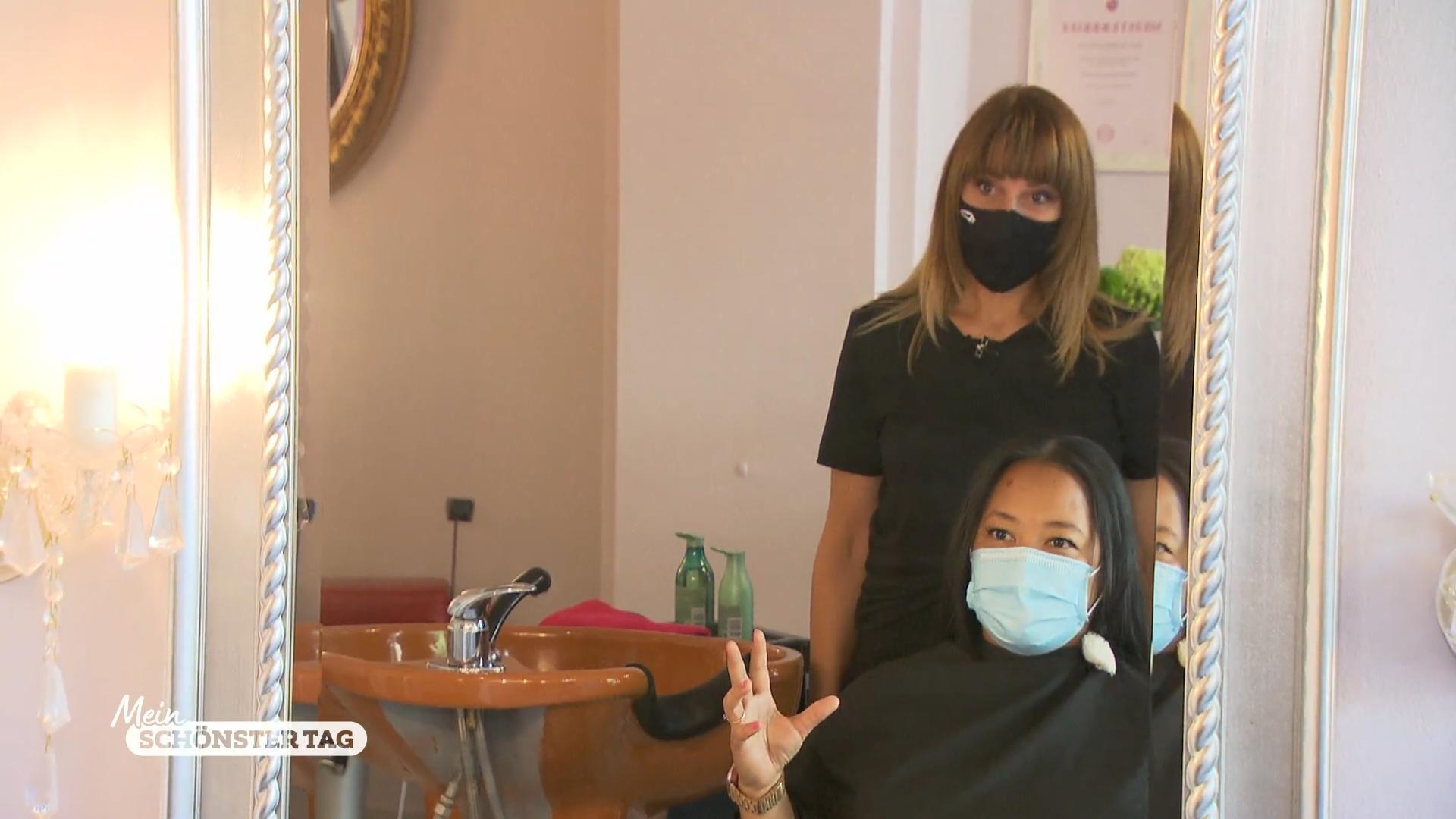 Michelle wird bei der Friseurin aufgehübscht
