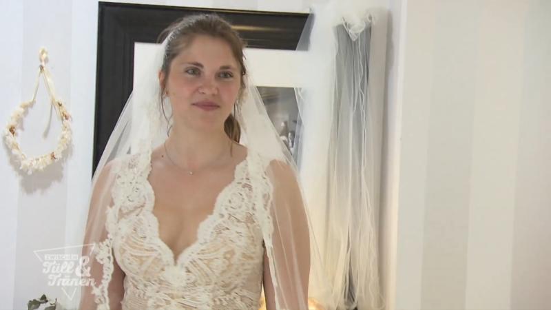 Julia hat ihr Traumkleid gefunden