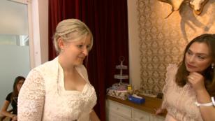 Bea möchte ihre Knie bedecken