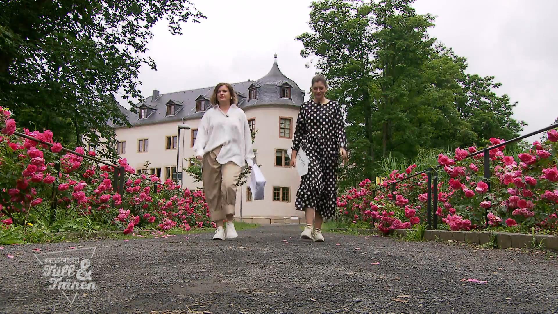 Sie haben ein Brautmodengeschäft im Schloss