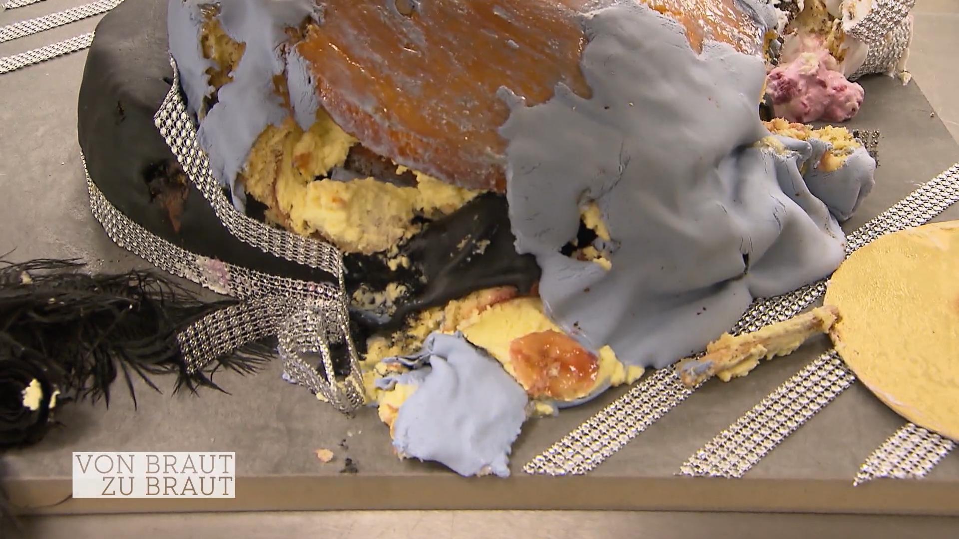 Die Hochzeitstorte ist nur noch ein "Matschhaufen"