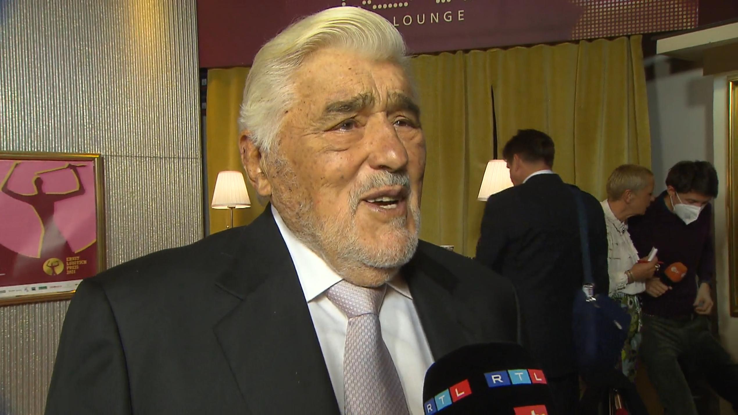 Mario Adorf Seltener Auftritt Mit Seinem Enkel Julius