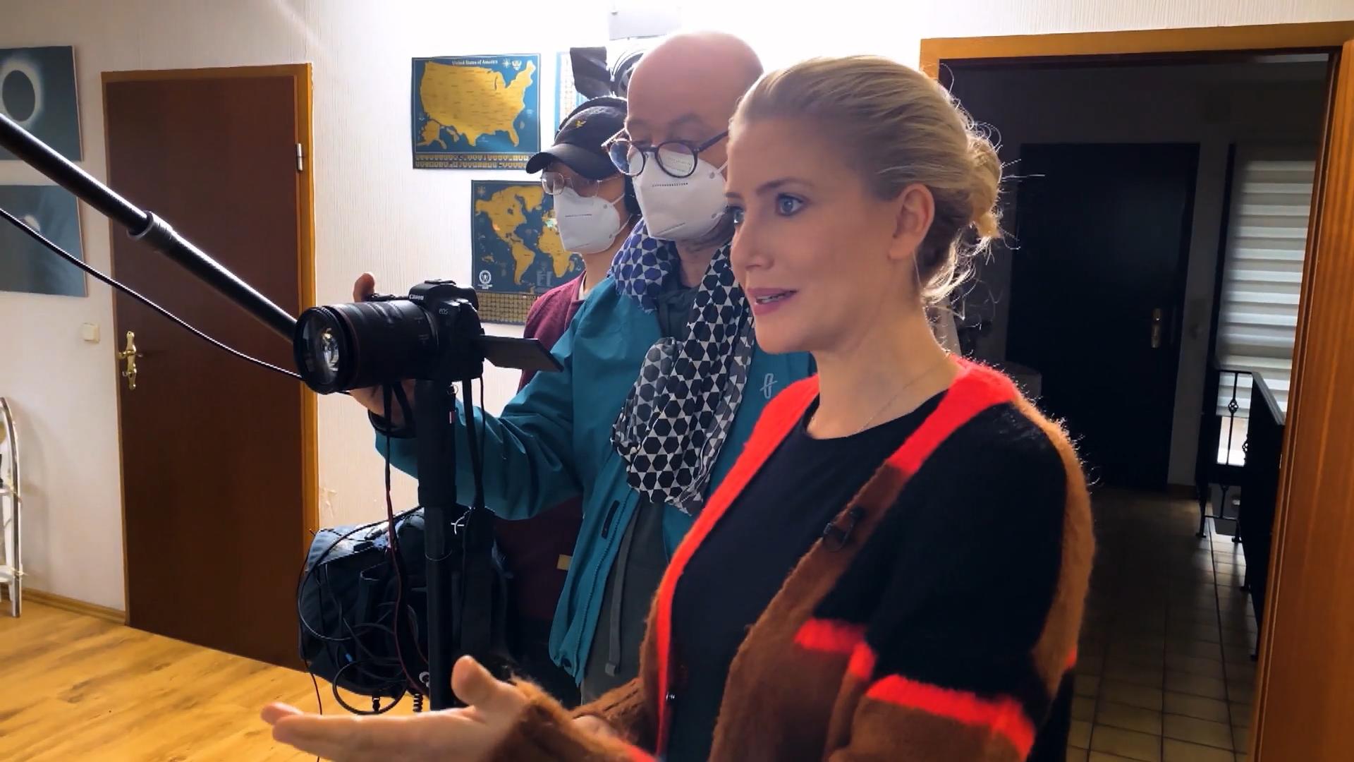 Reporterin beim Pornodreh