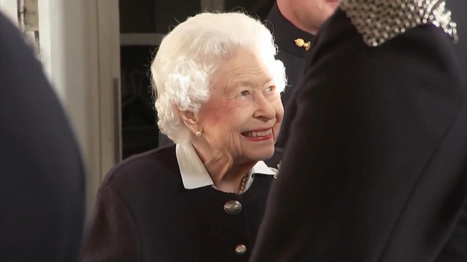 So fröhlich haben wir die Queen lange nicht gesehen