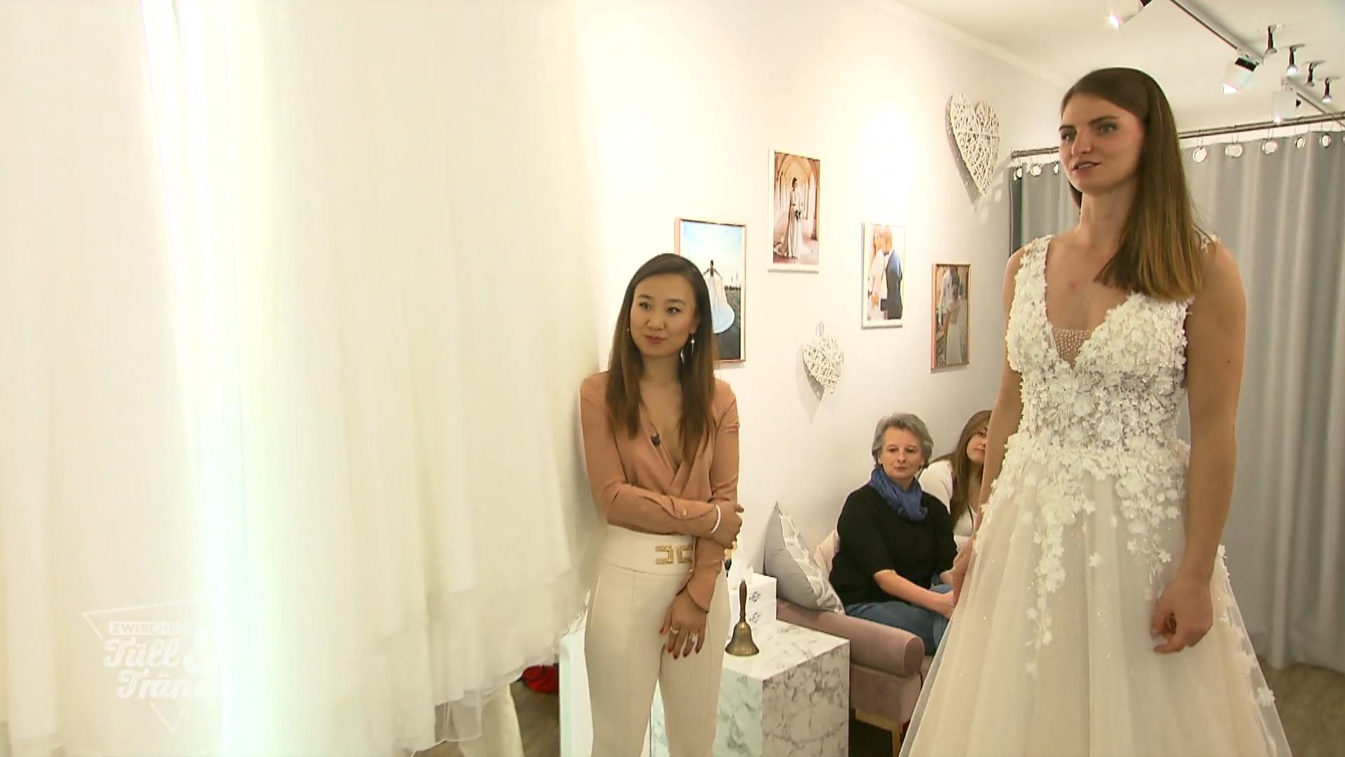 Dieses Kleid passt perfekt zur romantischen Wiesenhochzeit