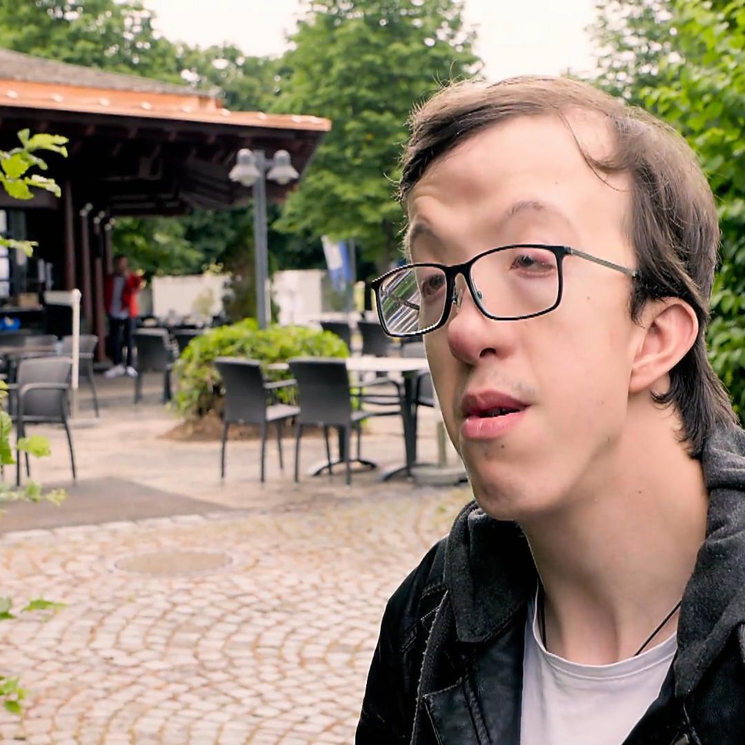 Tobias freut sich auf das erste Date seines Lebens
