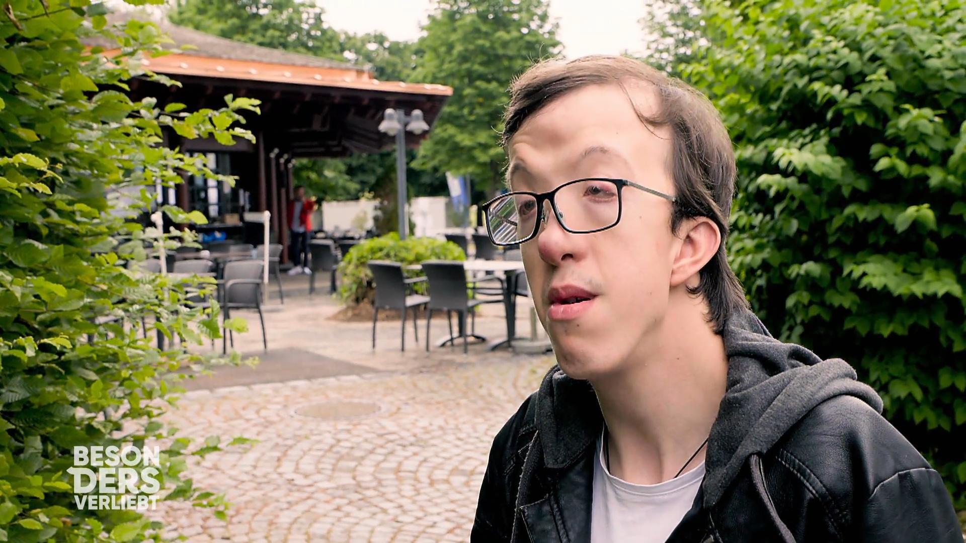 Tobias freut sich auf das erste Date seines Lebens