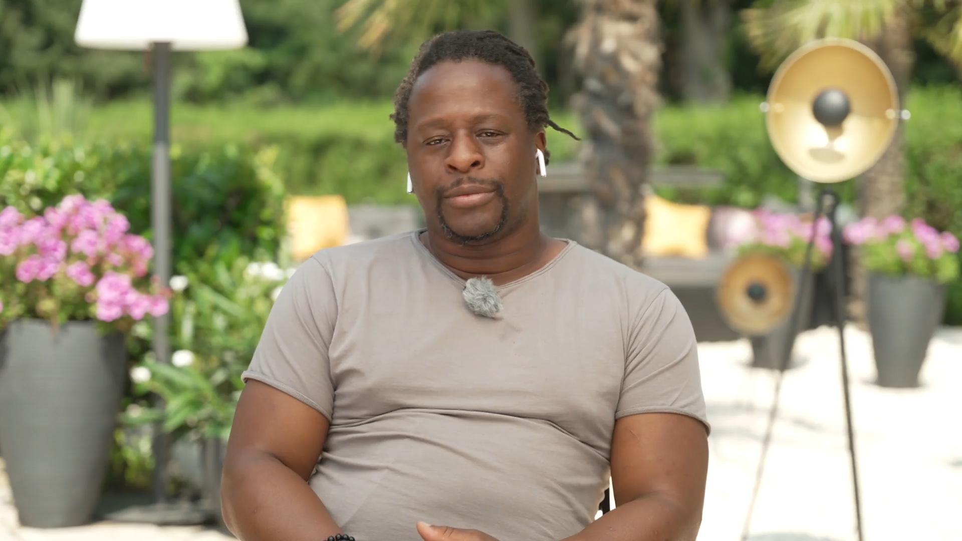 Mola Adebisi verrät, wie viel er zugenommen hat