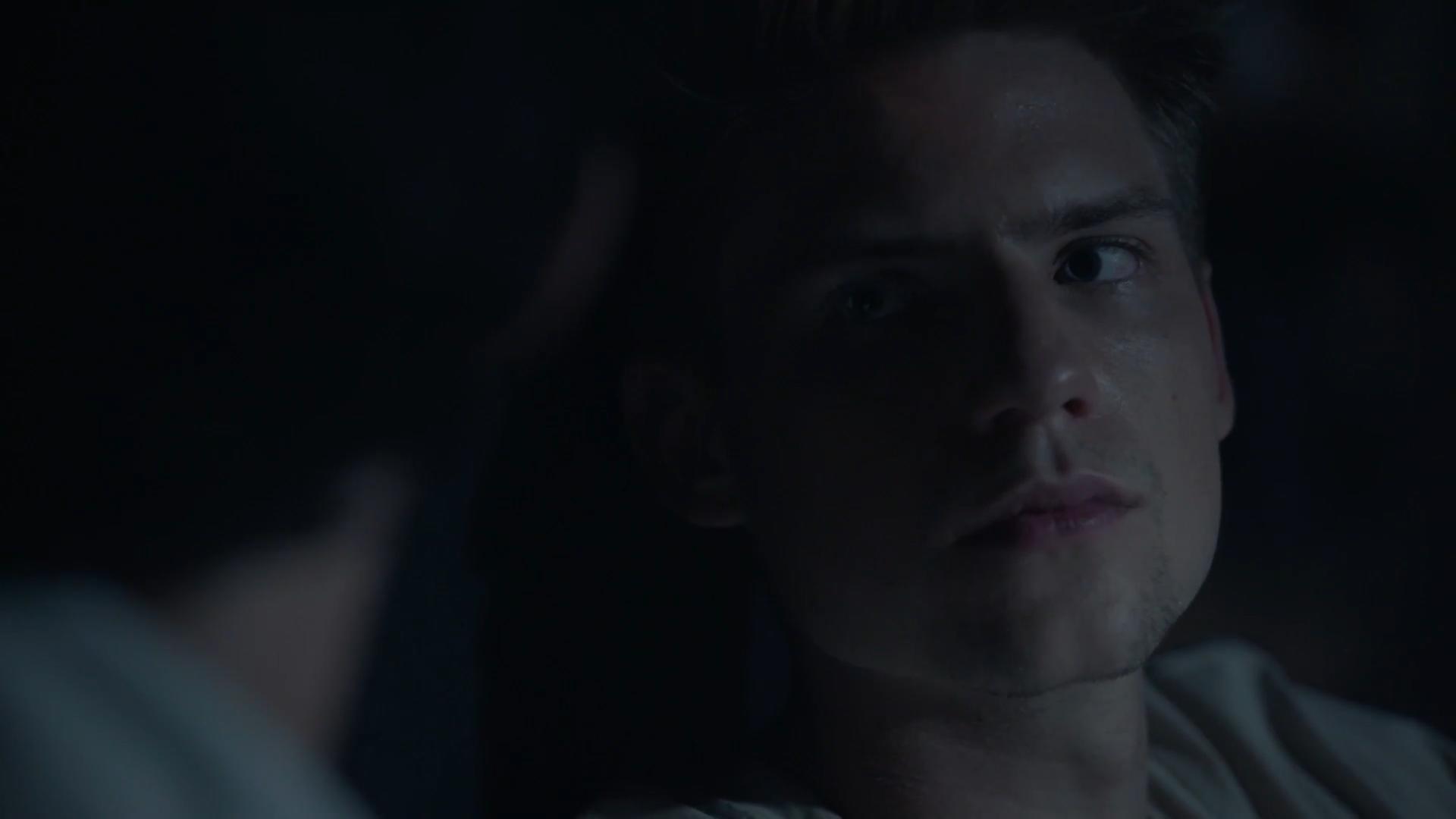 Moritz und Luis haben einen intensiven Moment