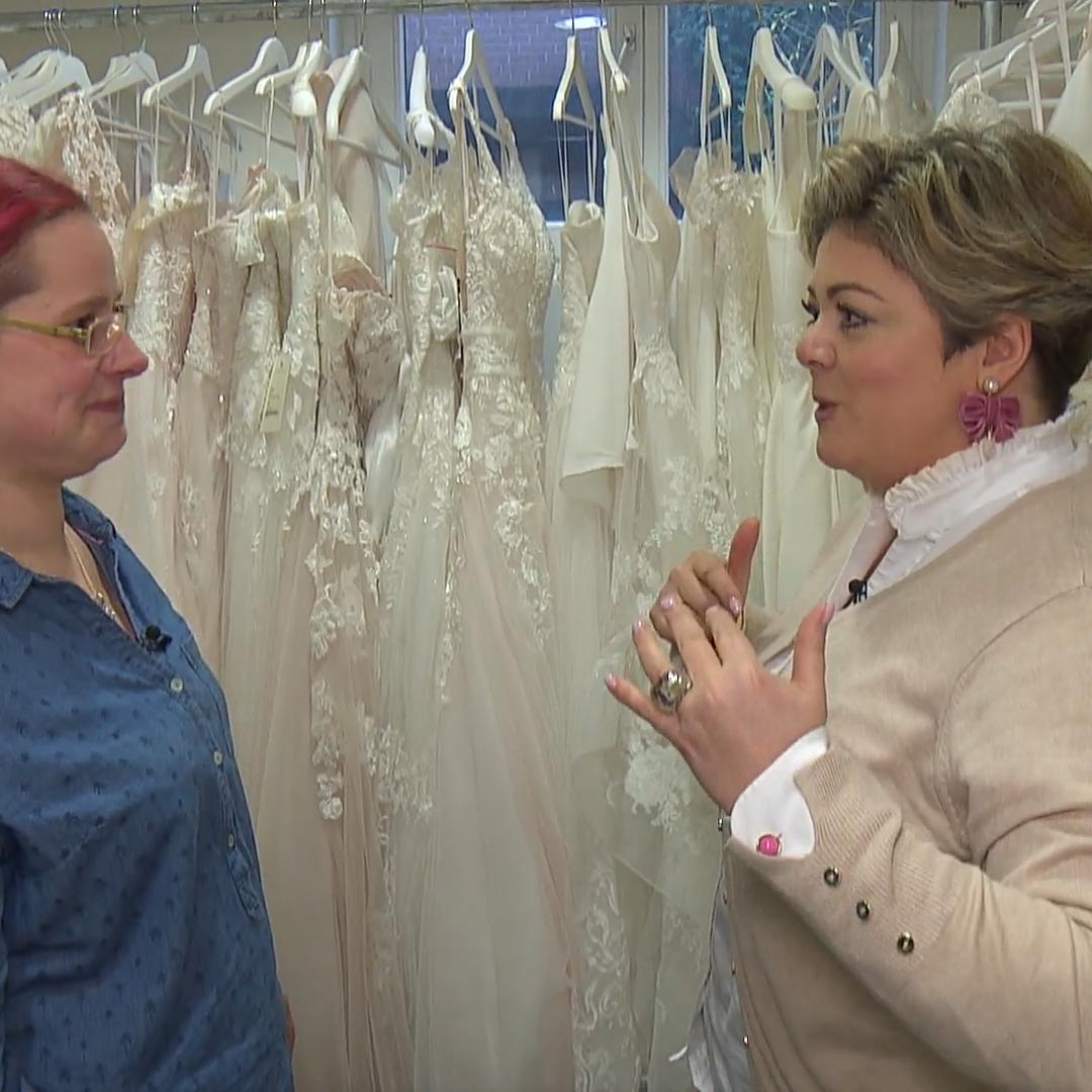 Martina braucht ein Kleid "von der Stange"