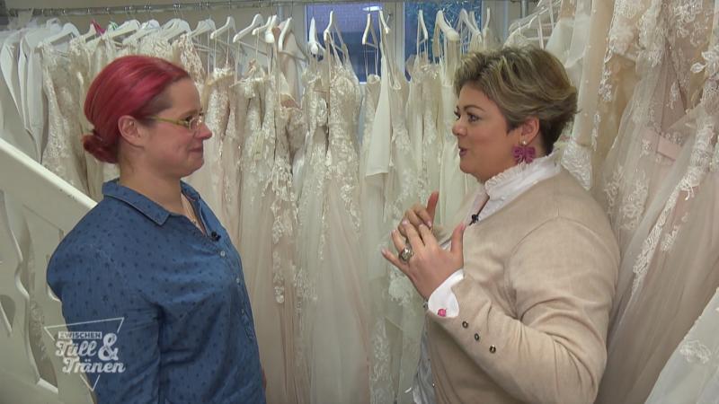 Martina braucht ein Kleid "von der Stange"