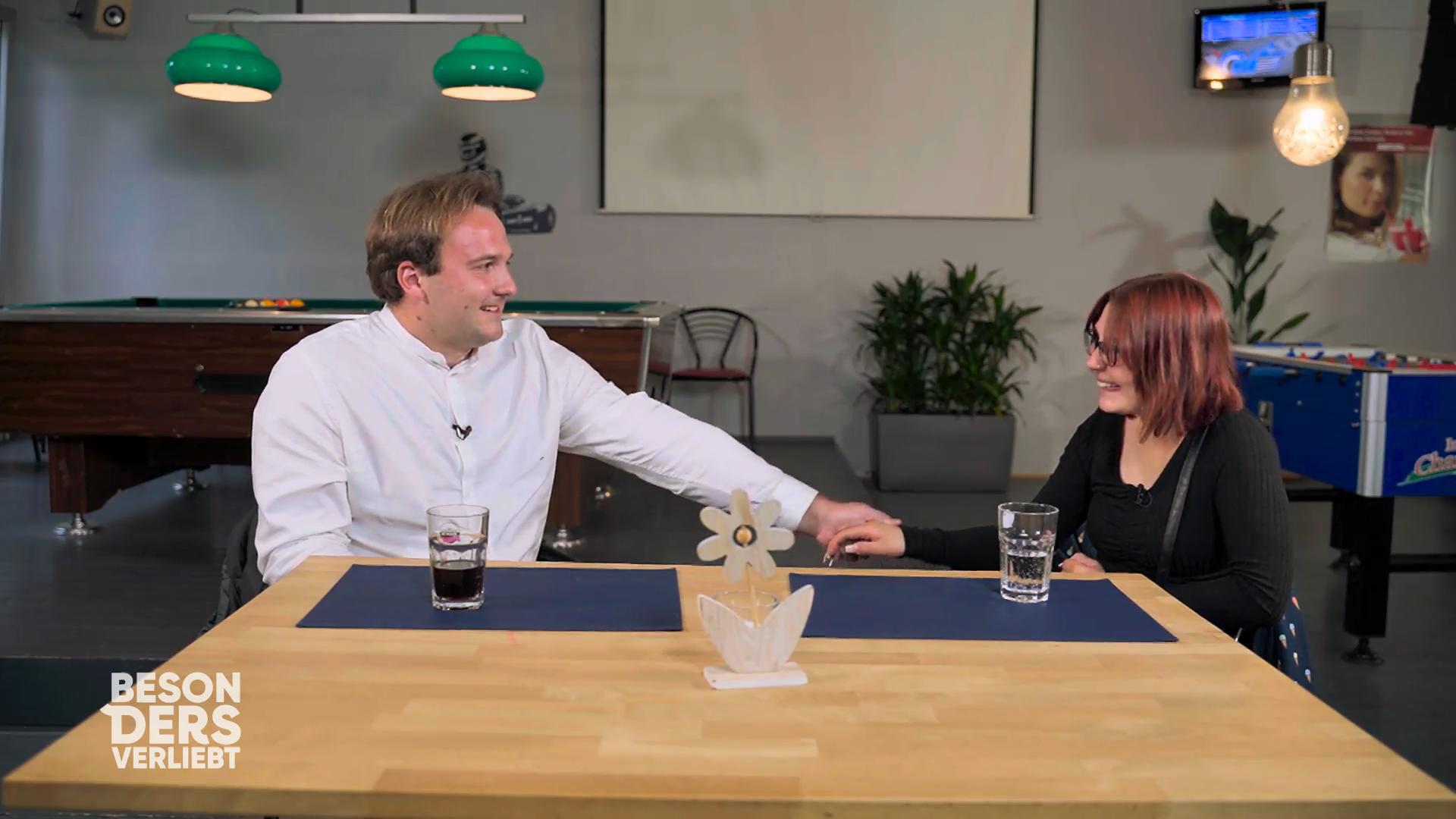 Gentleman Gereon versucht Anna zu beruhigen